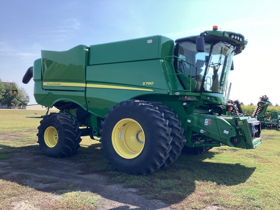 2020 John Deere S790 Combine