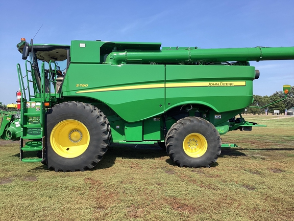 2020 John Deere S790 Combine