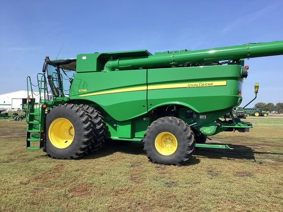 2020 John Deere S790 Combine
