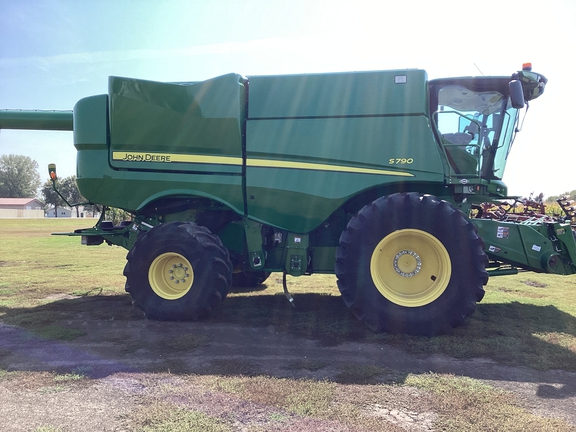 2020 John Deere S790 Combine