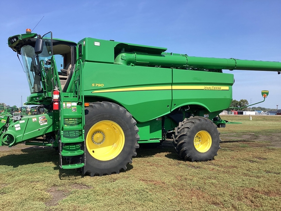 2020 John Deere S790 Combine