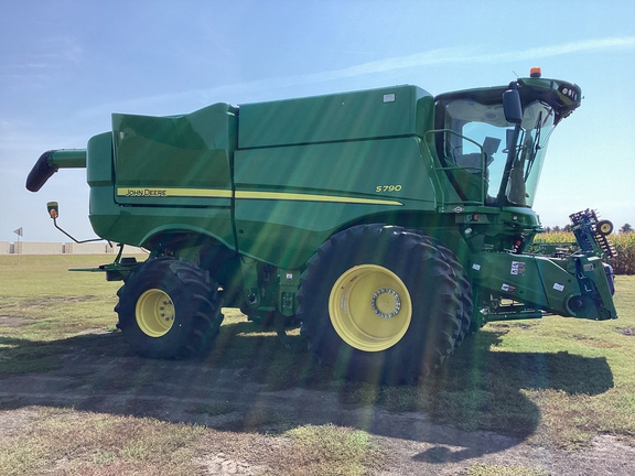 2020 John Deere S790 Combine