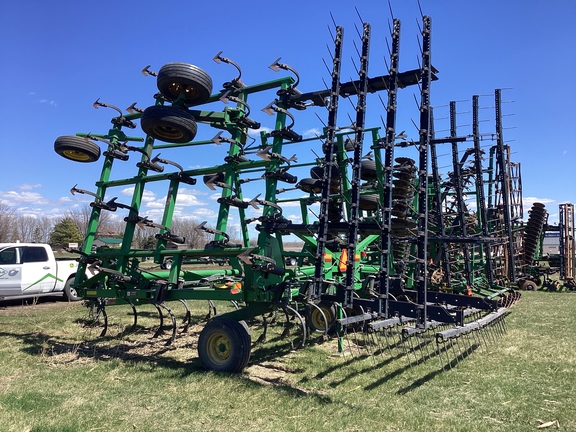 2011 John Deere 2210 Field Cultivator