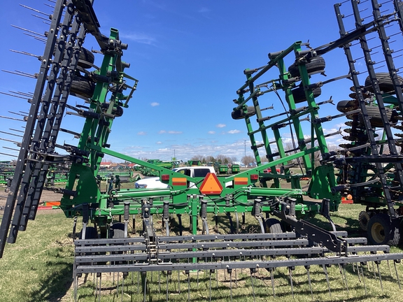 2011 John Deere 2210 Field Cultivator