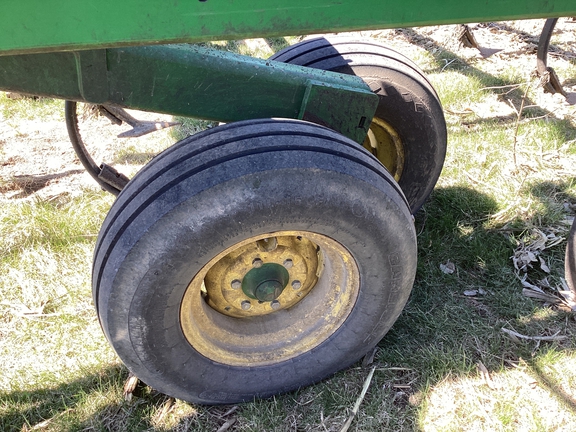 2011 John Deere 2210 Field Cultivator