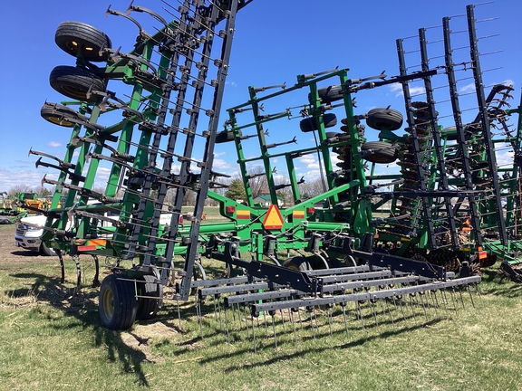 2011 John Deere 2210 Field Cultivator