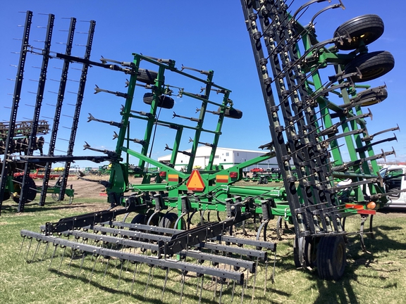 2011 John Deere 2210 Field Cultivator