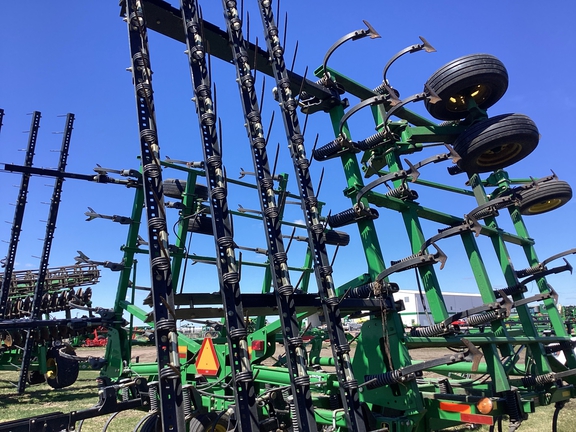 2011 John Deere 2210 Field Cultivator