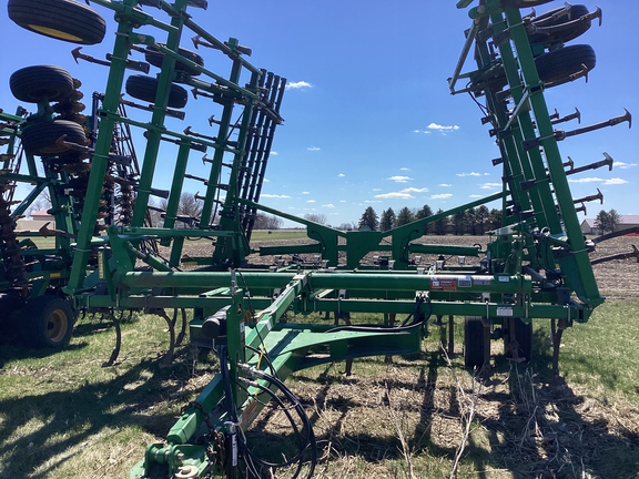 2011 John Deere 2210 Field Cultivator