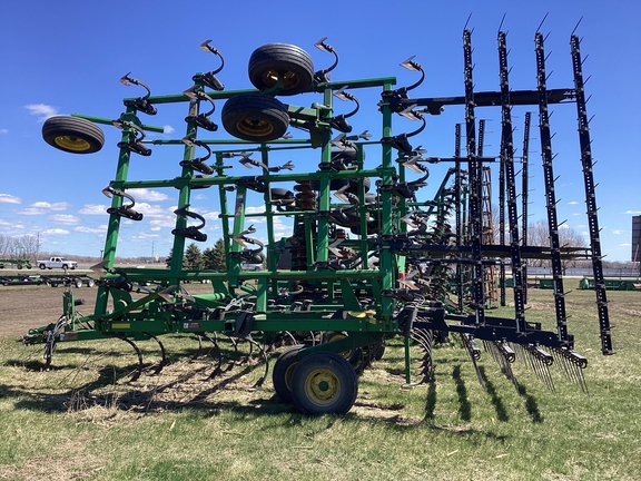 2011 John Deere 2210 Field Cultivator