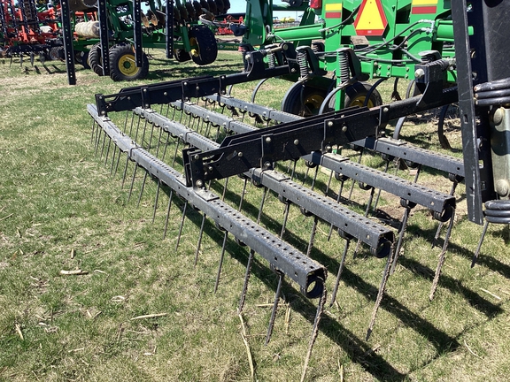 2011 John Deere 2210 Field Cultivator