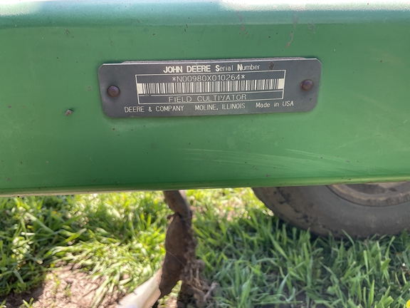 1998 John Deere 980 Field Cultivator