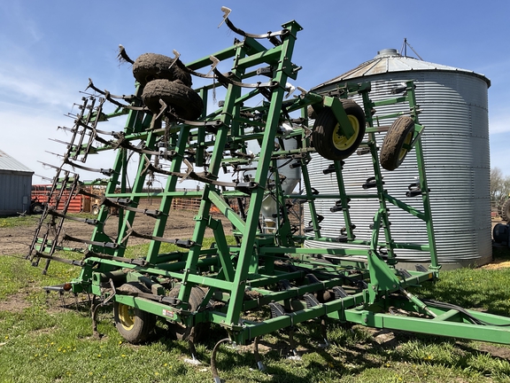 1998 John Deere 980 Field Cultivator