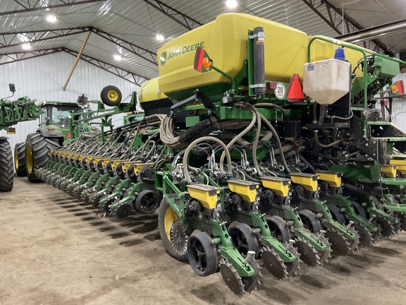 2022 John Deere DB60 Planter