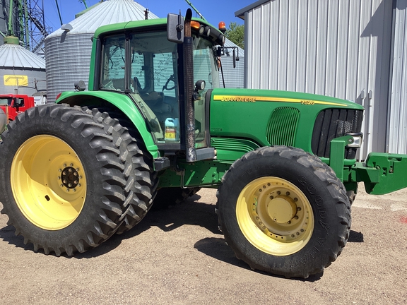 2007 John Deere 7520 Tractor