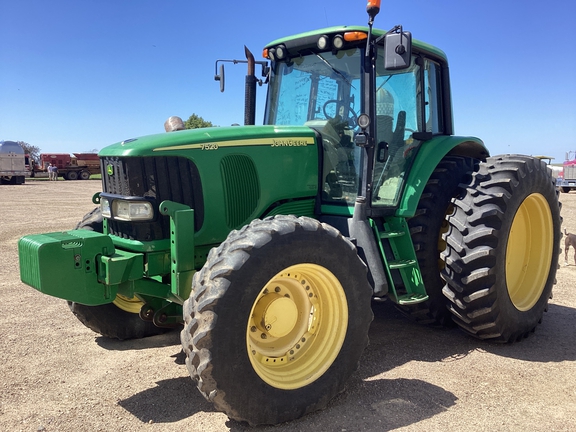 2007 John Deere 7520 Tractor