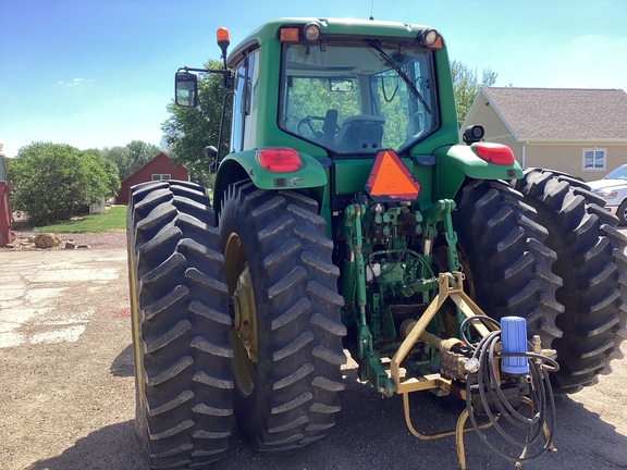 2007 John Deere 7520 Tractor