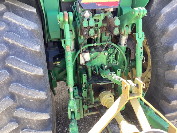 2007 John Deere 7520 Tractor