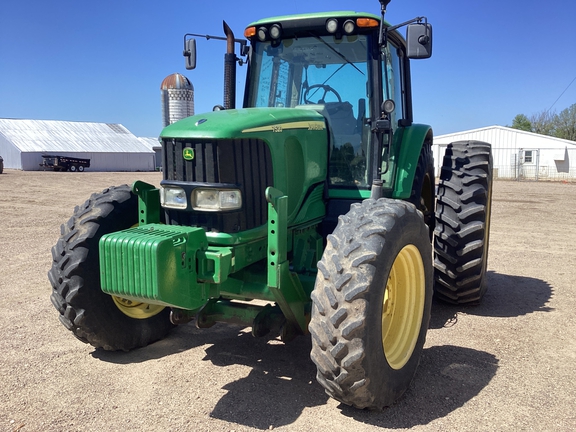 2007 John Deere 7520 Tractor