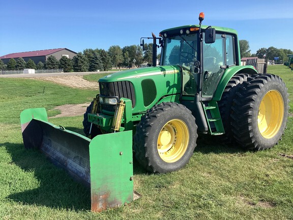 2007 John Deere 7520 Tractor