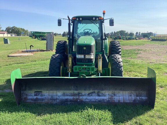 2007 John Deere 7520 Tractor