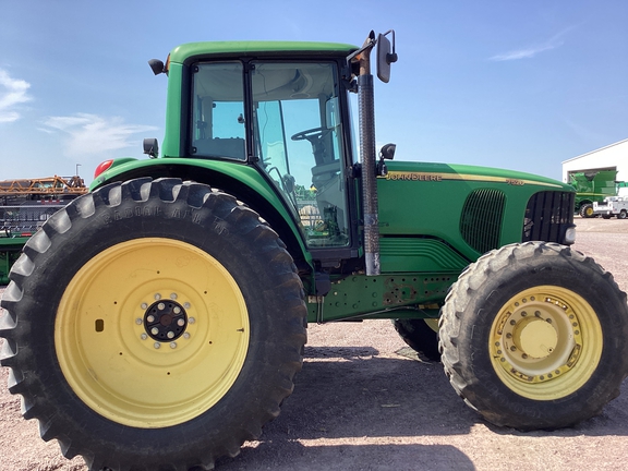 2007 John Deere 7520 Tractor