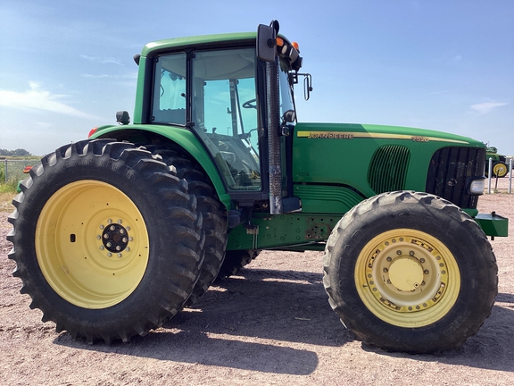 2007 John Deere 7520 Tractor