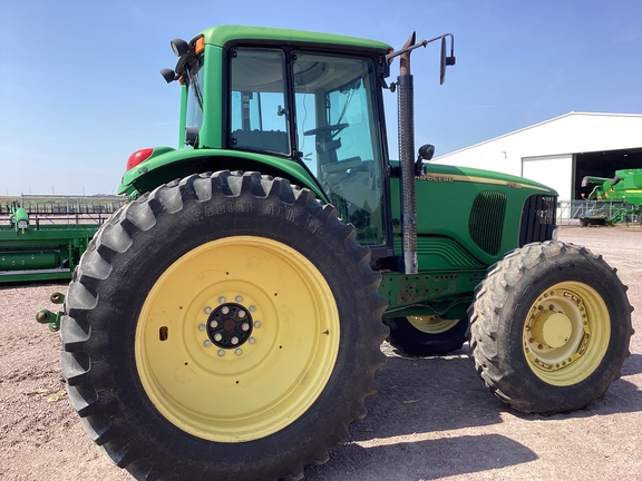 2007 John Deere 7520 Tractor
