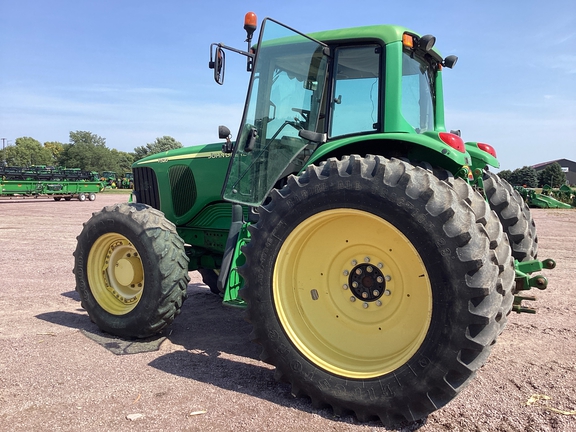 2007 John Deere 7520 Tractor