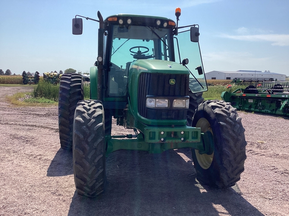 2007 John Deere 7520 Tractor