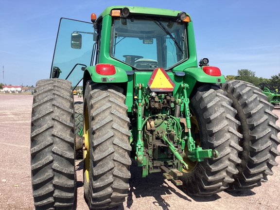 2007 John Deere 7520 Tractor