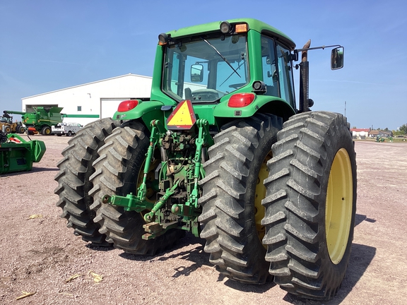 2007 John Deere 7520 Tractor