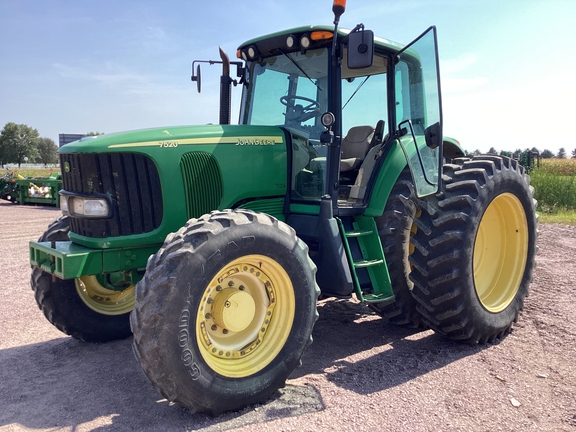 2007 John Deere 7520 Tractor