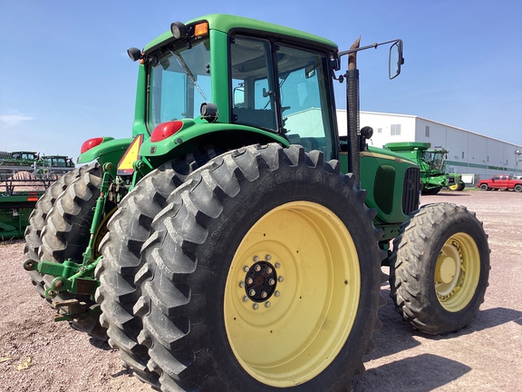2007 John Deere 7520 Tractor