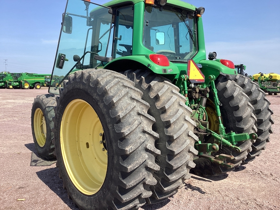 2007 John Deere 7520 Tractor