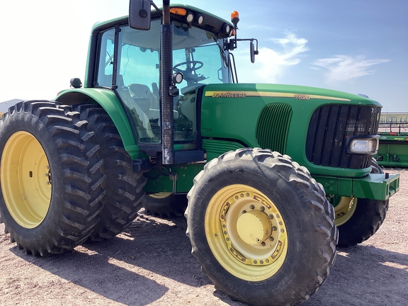 2007 John Deere 7520 Tractor