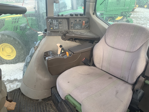 2007 John Deere 7520 Tractor