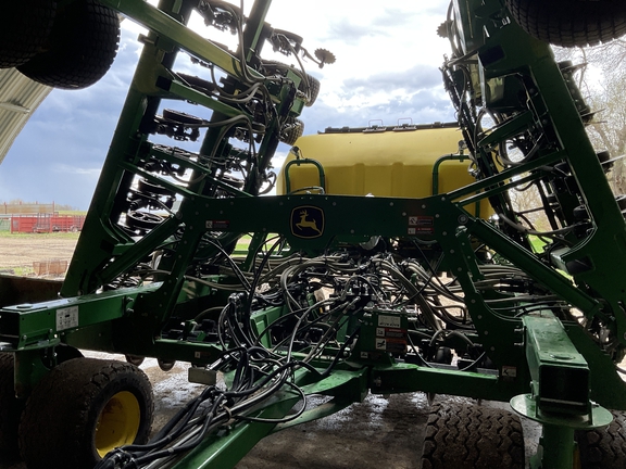 2022 John Deere N540C Air Seeder