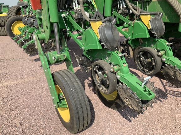 2024 John Deere 1775NT Planter