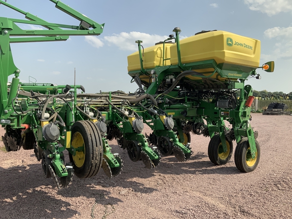 2024 John Deere 1775NT Planter