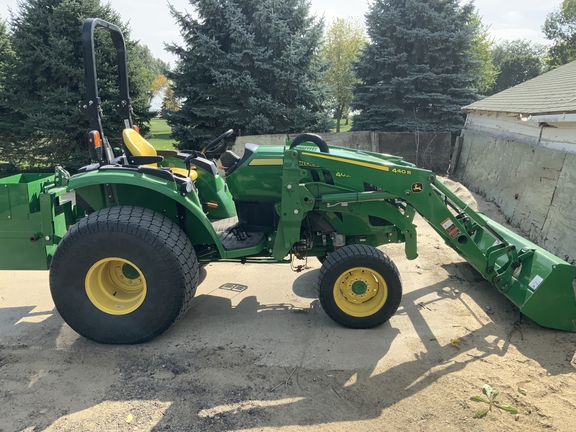 2022 John Deere 4052R Tractor Compact