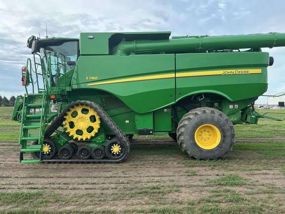 2024 John Deere S780 Combine