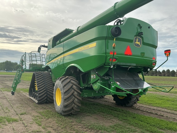 2024 John Deere S780 Combine