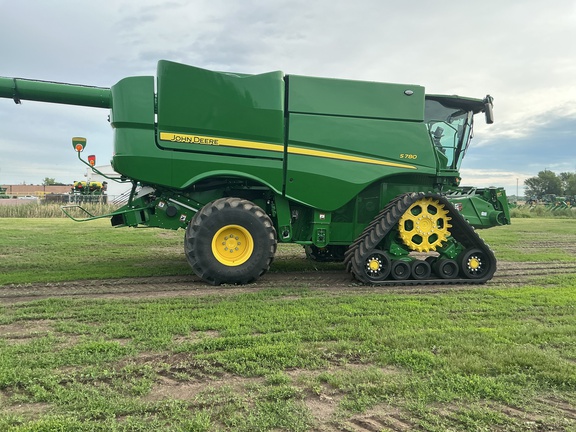 2024 John Deere S780 Combine