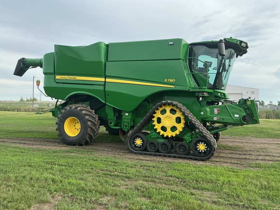 2024 John Deere S780 Combine