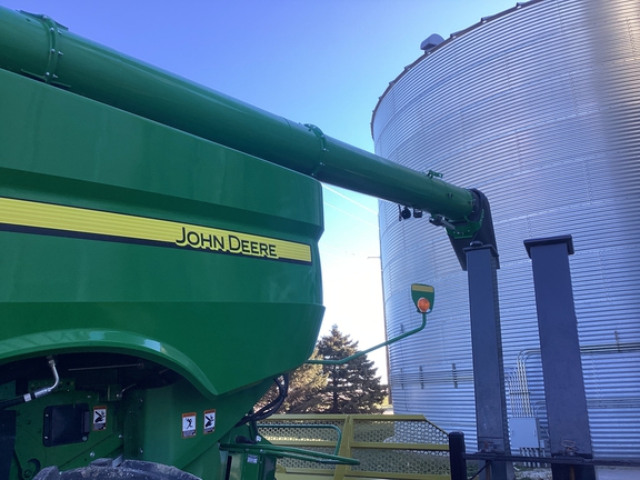 2024 John Deere S780 Combine