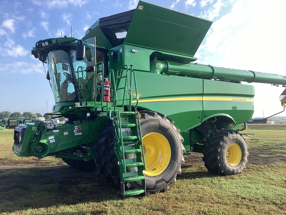2024 John Deere S780 Combine