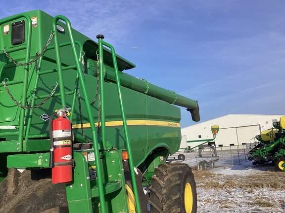 2024 John Deere S780 Combine