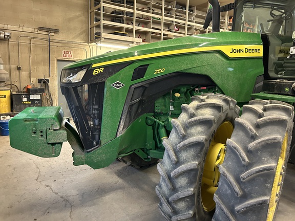 2022 John Deere 8R 250 Tractor