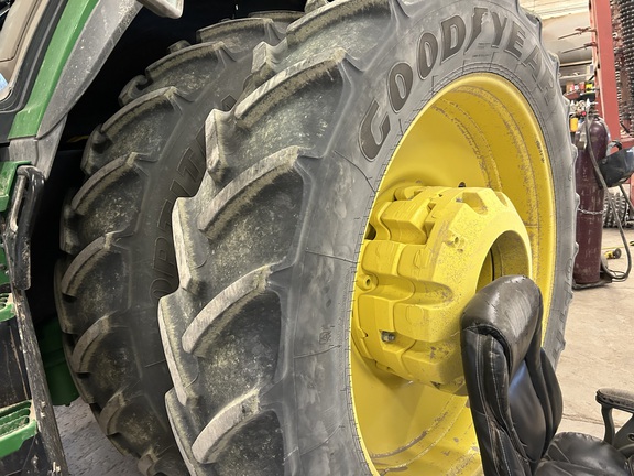 2022 John Deere 8R 250 Tractor